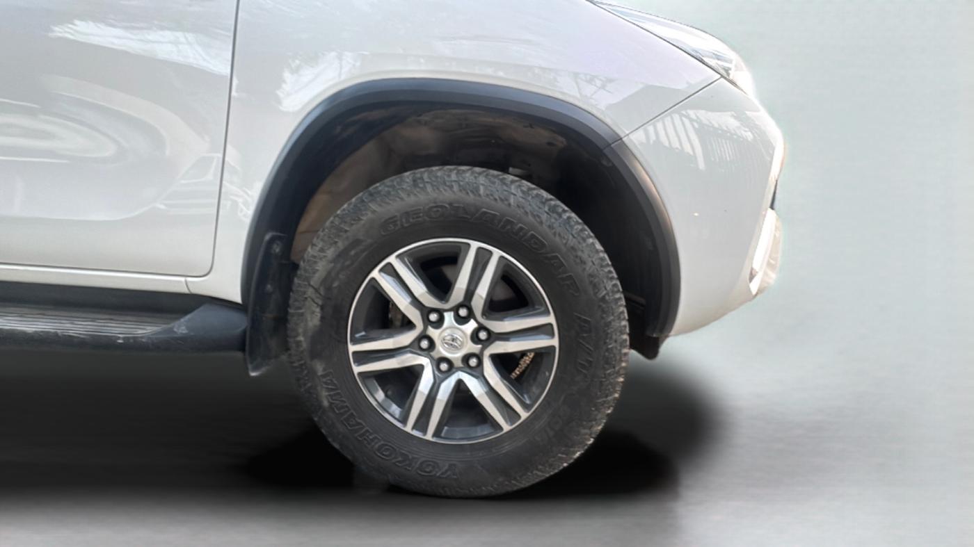2017 Toyota Fortuner 2.8 4X2 MT, Diesel, Manual, 67,899 km, Right Front Wheel
