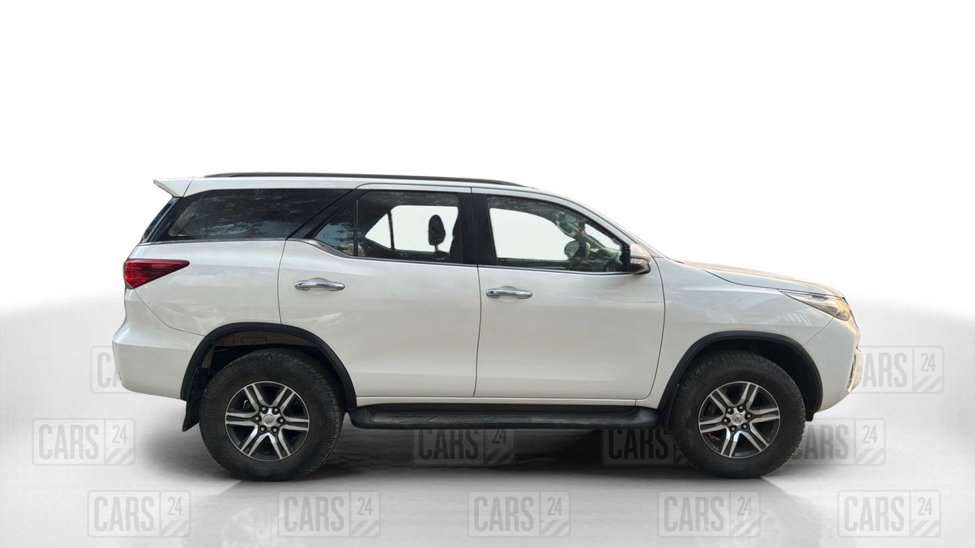 2017 Toyota Fortuner 2.8 4X2 MT, Diesel, Manual, 67,899 km, Right Side View