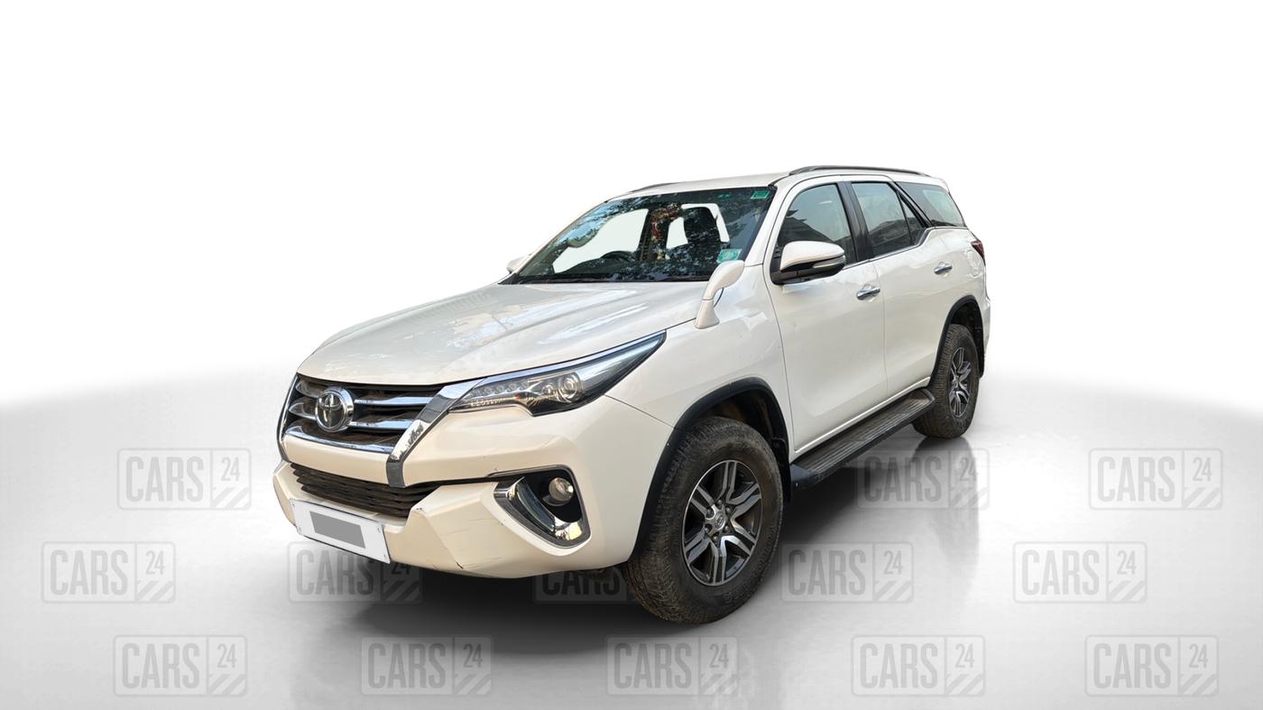 2017 Toyota Fortuner 2.8 4X2 MT, Diesel, Manual, 67,899 km, Left Front Diagonal