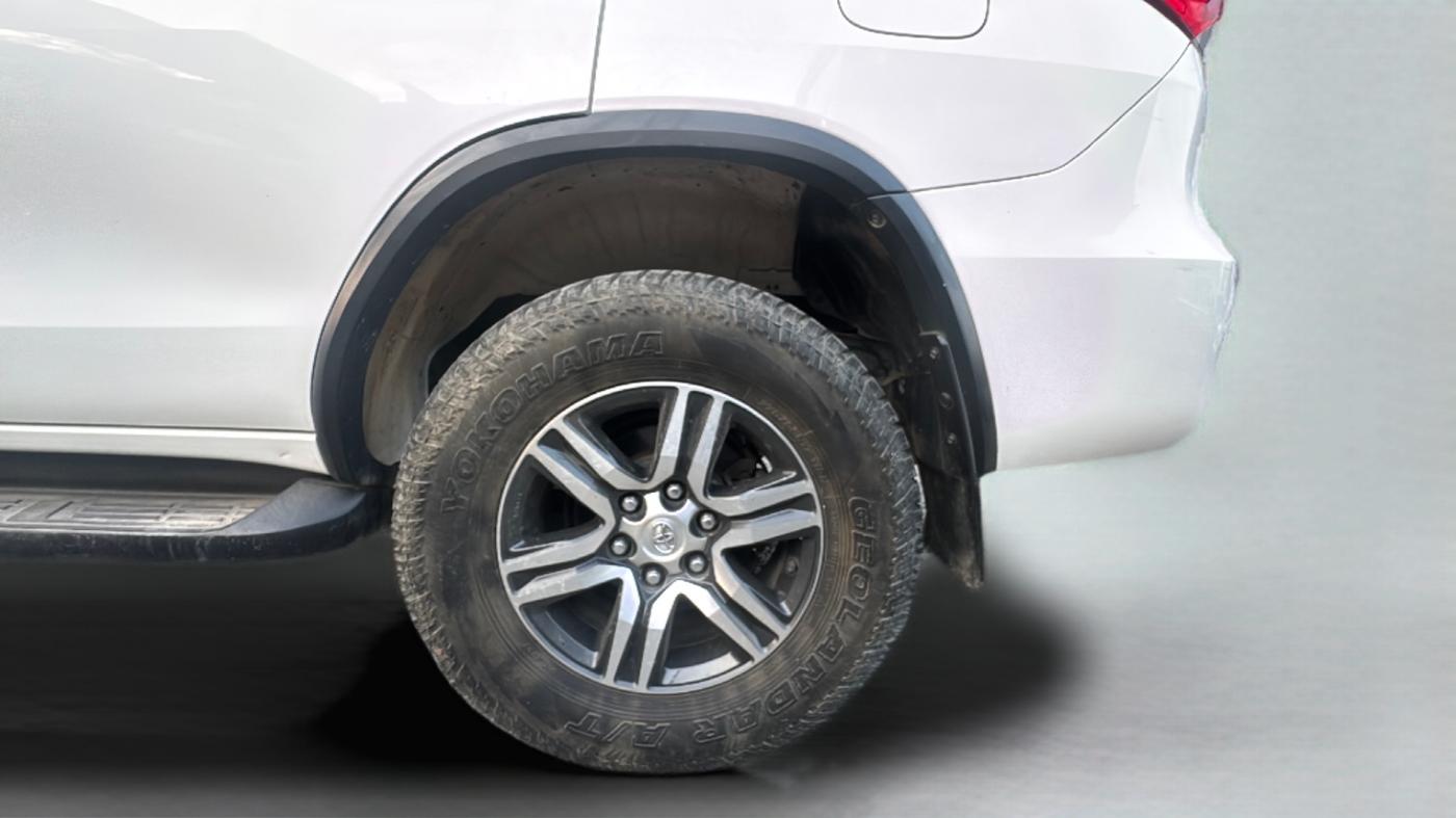 2017 Toyota Fortuner 2.8 4X2 MT, Diesel, Manual, 67,899 km, Left Rear Wheel