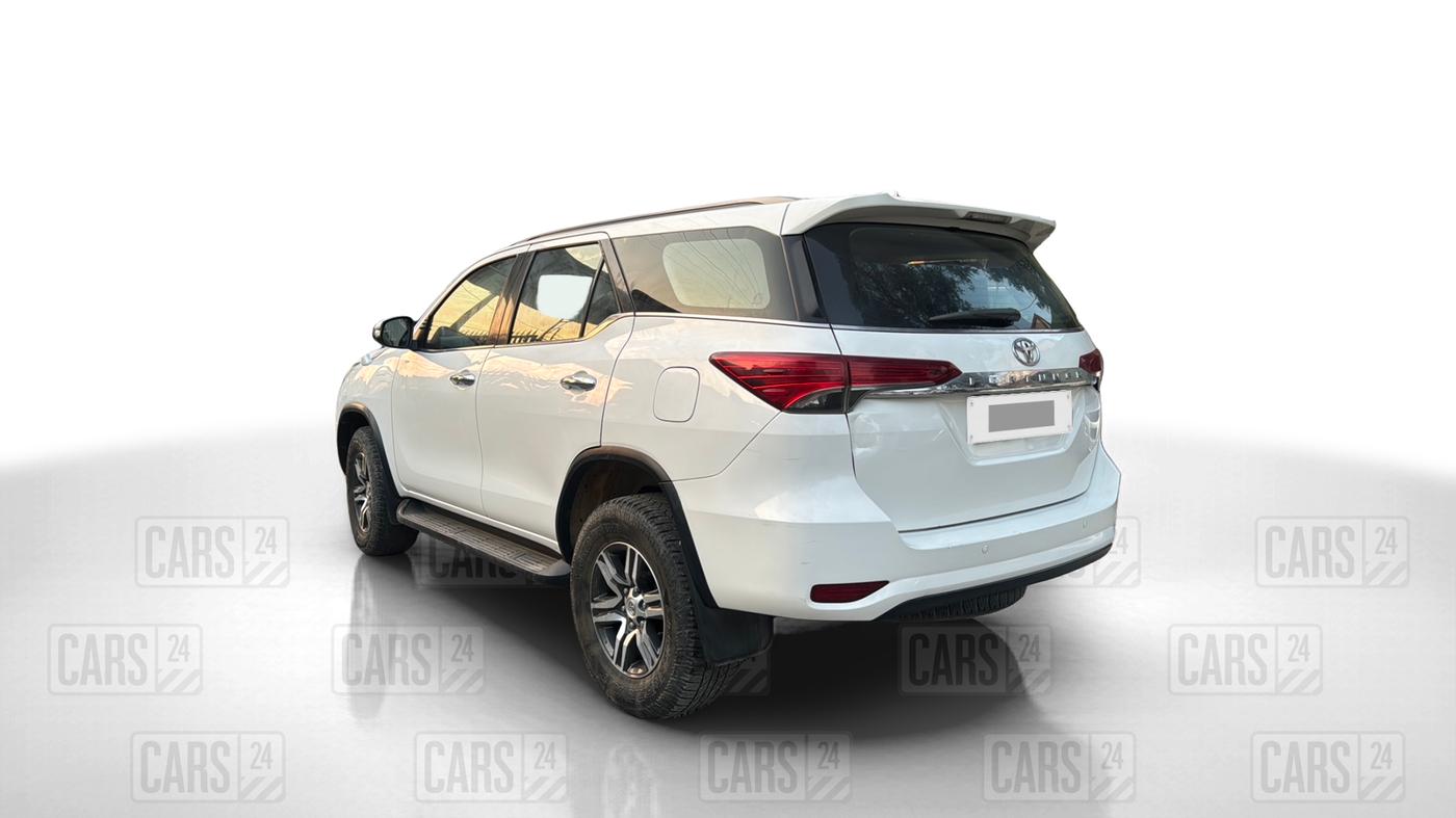 2017 Toyota Fortuner 2.8 4X2 MT, Diesel, Manual, 67,899 km, Left Back Diagonal