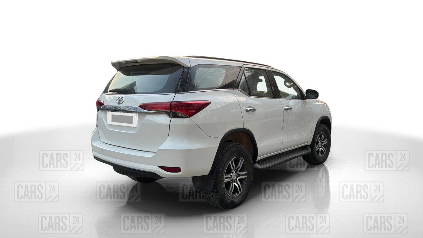 2017 Toyota Fortuner 2.8 4X2 MT, Diesel, Manual, 67,899 km, Right Back Diagonal