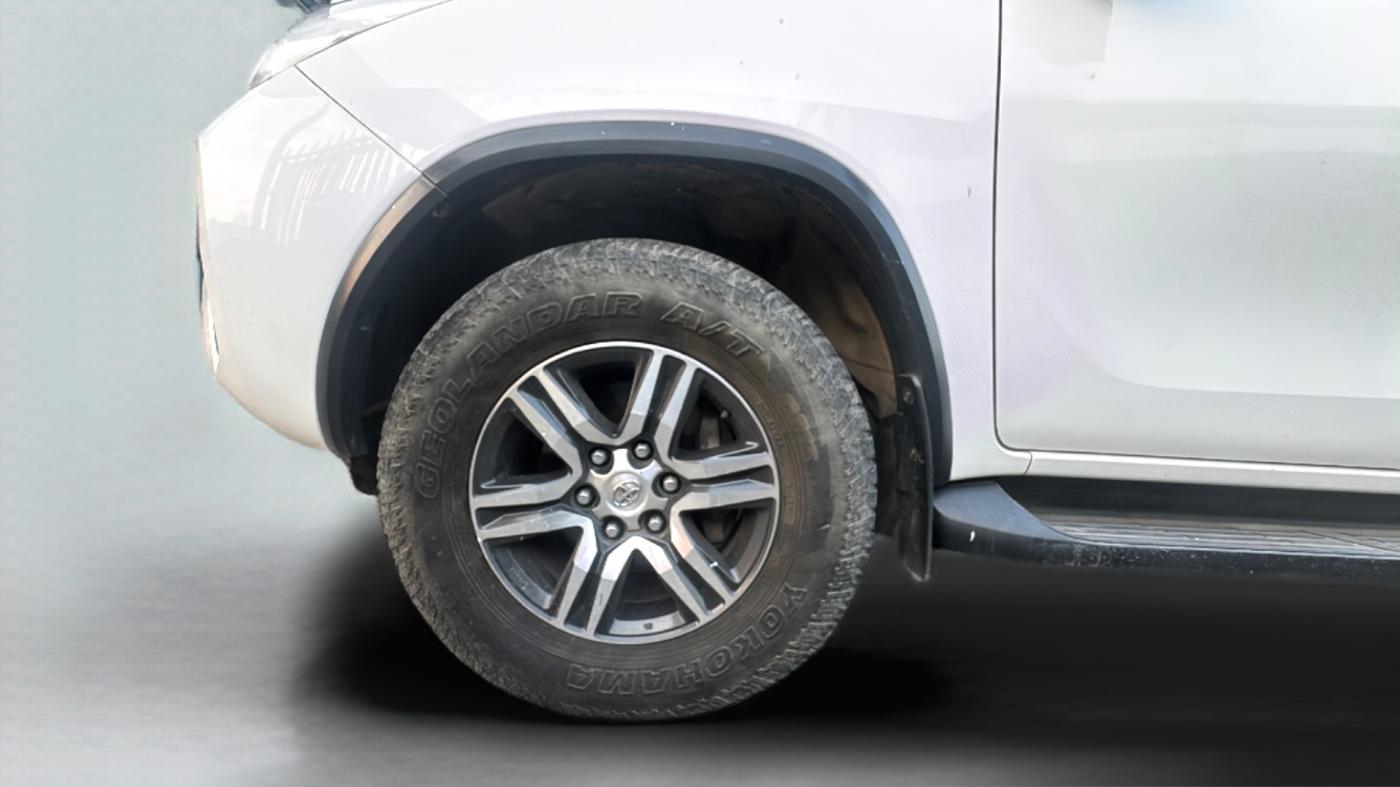 2017 Toyota Fortuner 2.8 4X2 MT, Diesel, Manual, 67,899 km, Left Front Wheel