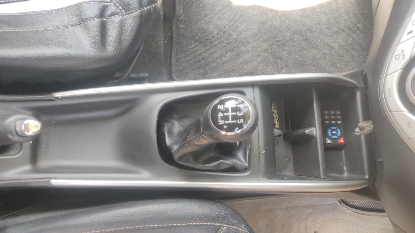 2015 Maruti Baleno DELTA DIESEL 1.3, Diesel, Manual, 52,948 km, Gear Lever