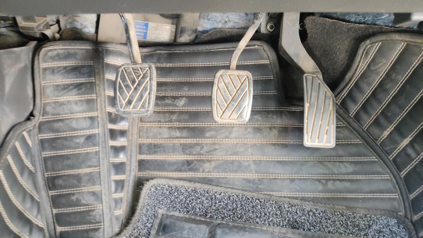 2017 Maruti Vitara Brezza LDI (O), Diesel, Manual, 70,307 km, Pedals