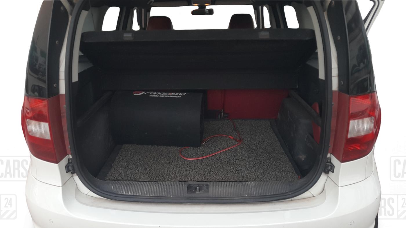 2014 Skoda Yeti AMBIENTE, Diesel, Manual, 81,000 km, Boot Inside