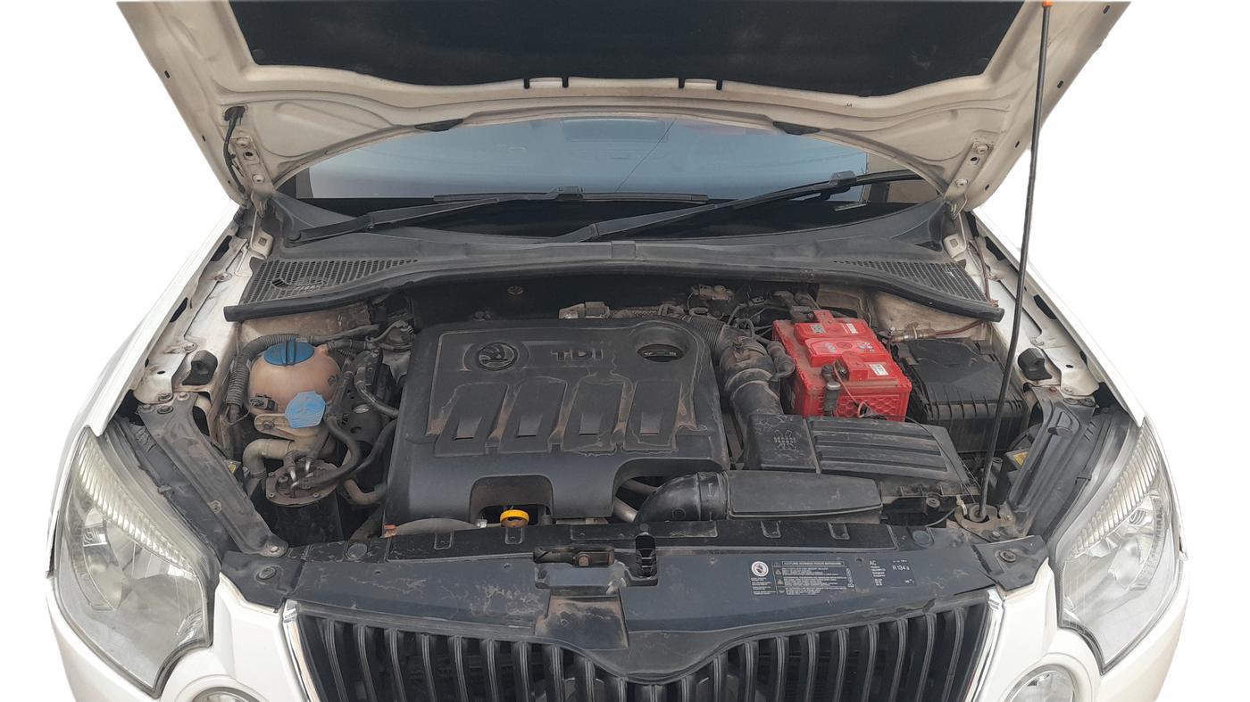 2014 Skoda Yeti AMBIENTE, Diesel, Manual, 81,000 km, Open Bonnet