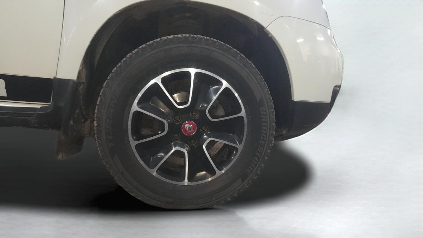 2017 Renault Duster RXS CVT, Petrol, Automatic, 46,200 km, Right Front Wheel