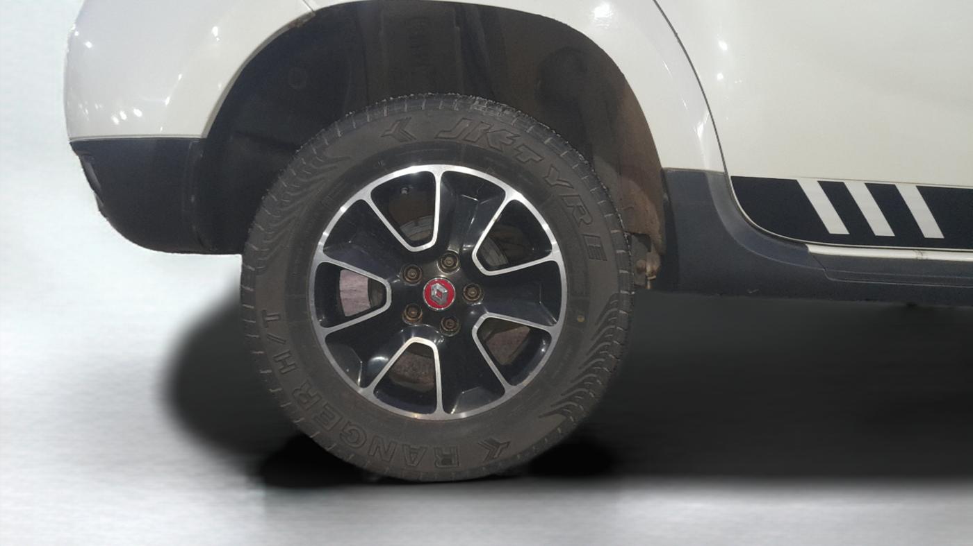 2017 Renault Duster RXS CVT, Petrol, Automatic, 46,200 km, Right Rear Wheel