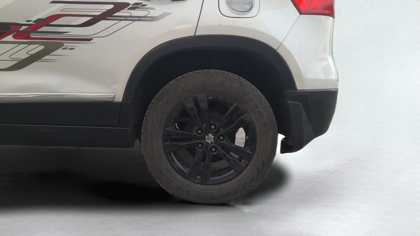 2016 Maruti Vitara Brezza ZDI, Diesel, Manual, 86,301 km, Left Rear Wheel