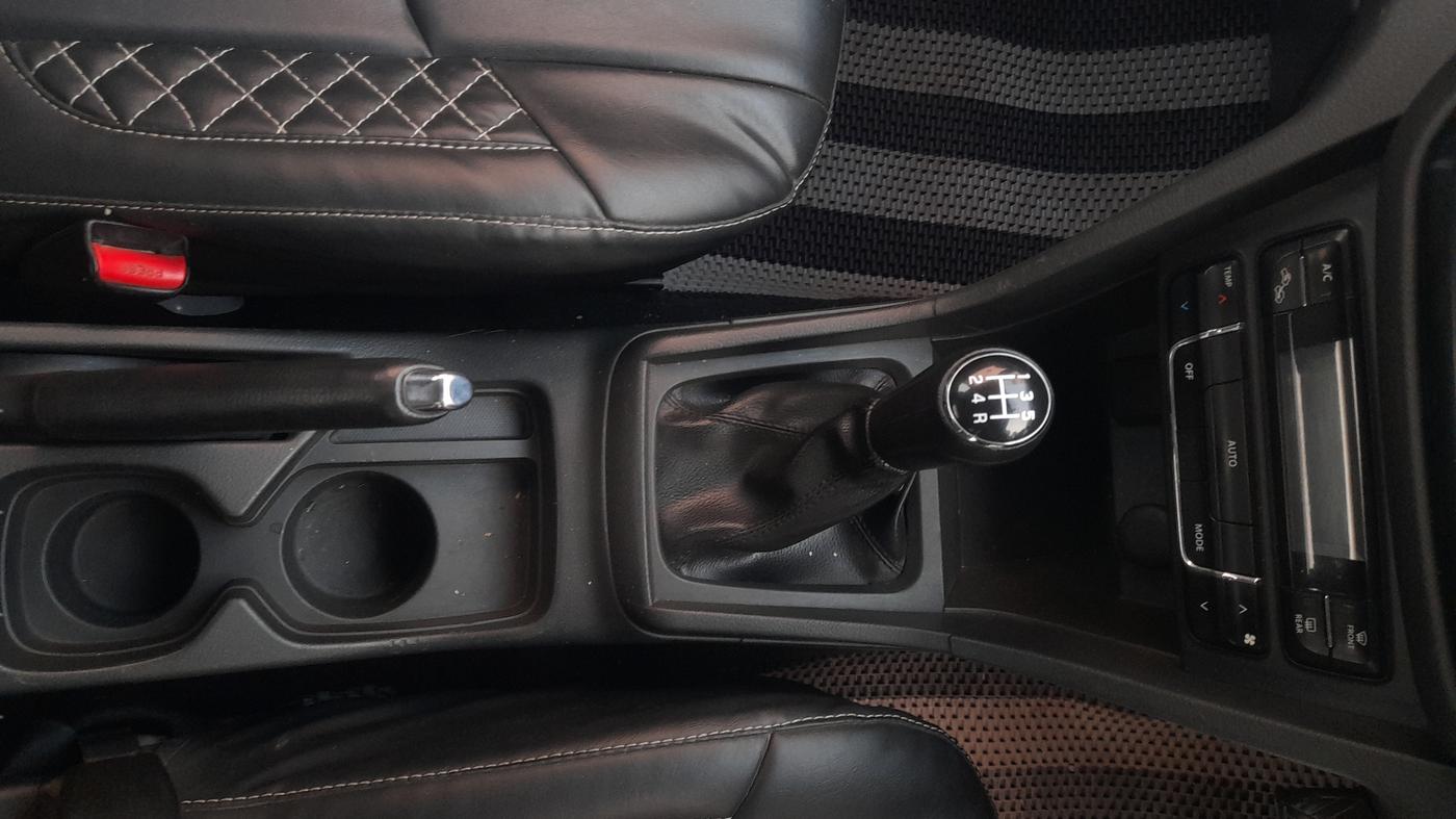 2016 Maruti Vitara Brezza ZDI, Diesel, Manual, 86,301 km, Gear Lever