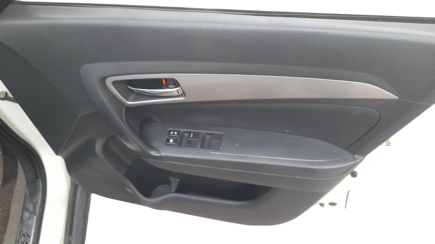 2016 Maruti Vitara Brezza ZDI, Diesel, Manual, 86,301 km, Driver Side Door Panel Controls