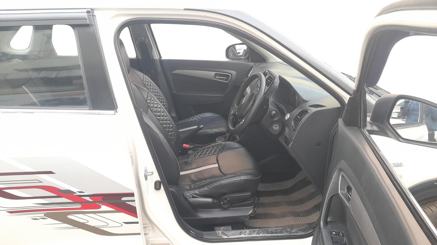 2016 Maruti Vitara Brezza ZDI, Diesel, Manual, 86,301 km, Right Side Front Door Cabin
