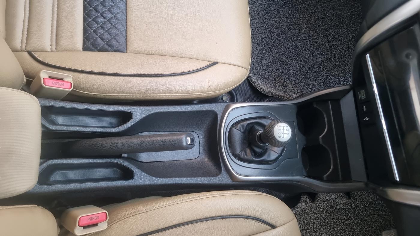 2015 Honda City 1.5L I-DTEC V, Diesel, Manual, 82,756 km, Gear Lever