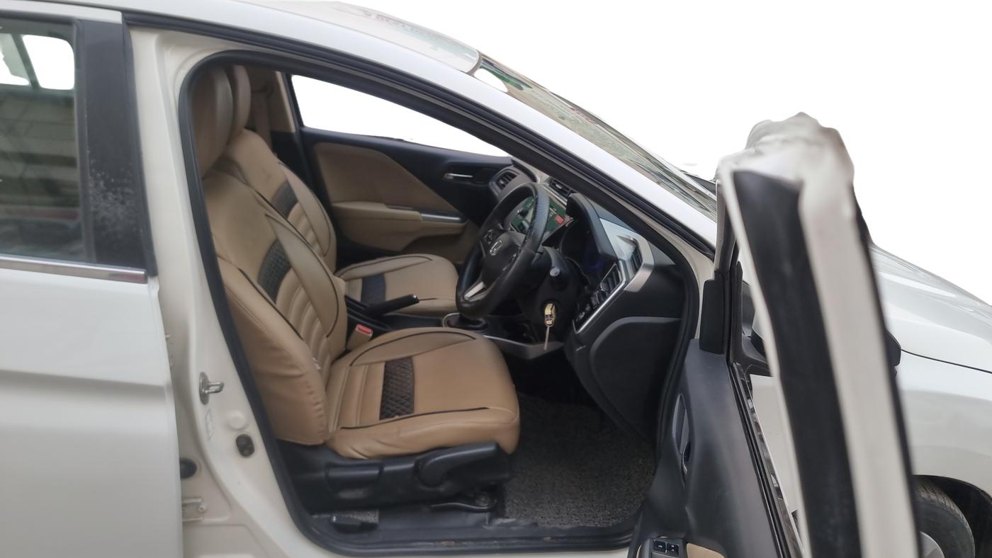 2015 Honda City 1.5L I-DTEC V, Diesel, Manual, 82,756 km, Right Side Front Door Cabin