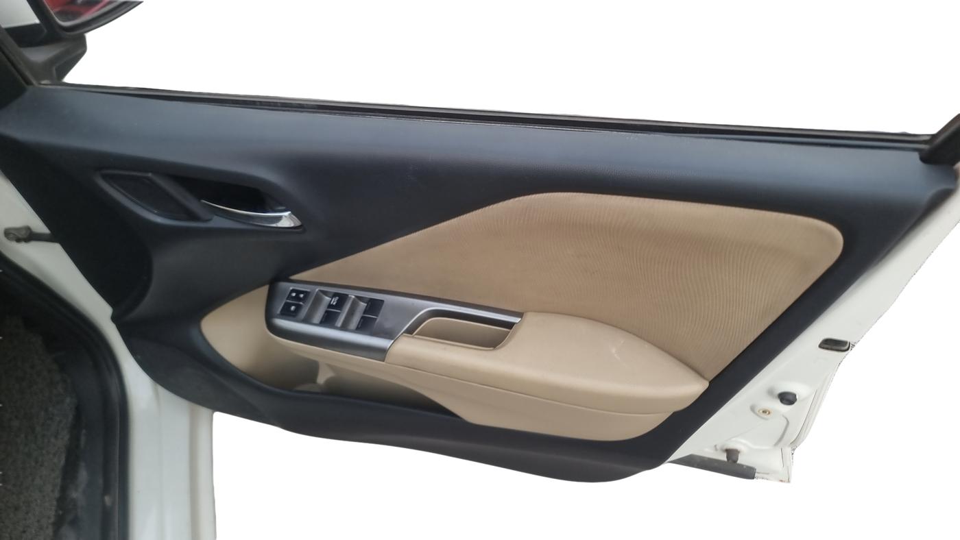2015 Honda City 1.5L I-DTEC V, Diesel, Manual, 82,756 km, Driver Side Door Panel Controls