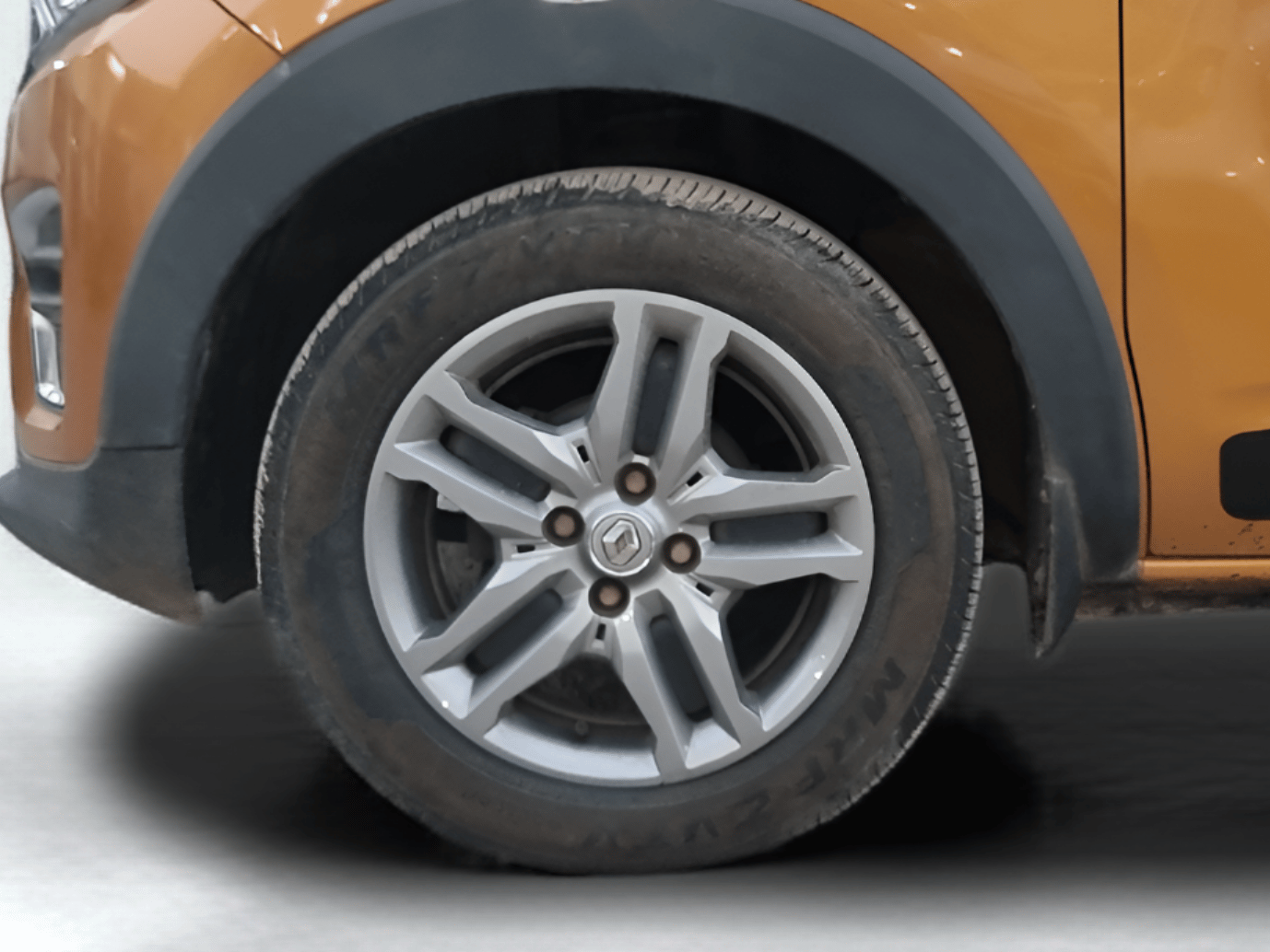 2019 Renault TRIBER RXZ, Petrol, Manual, 86,800 km, Left Front Wheel
