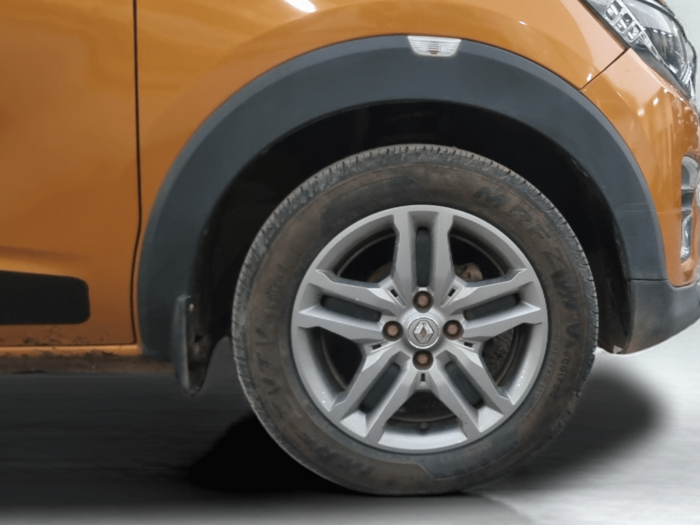 2019 Renault TRIBER RXZ, Petrol, Manual, 86,800 km, Right Front Wheel