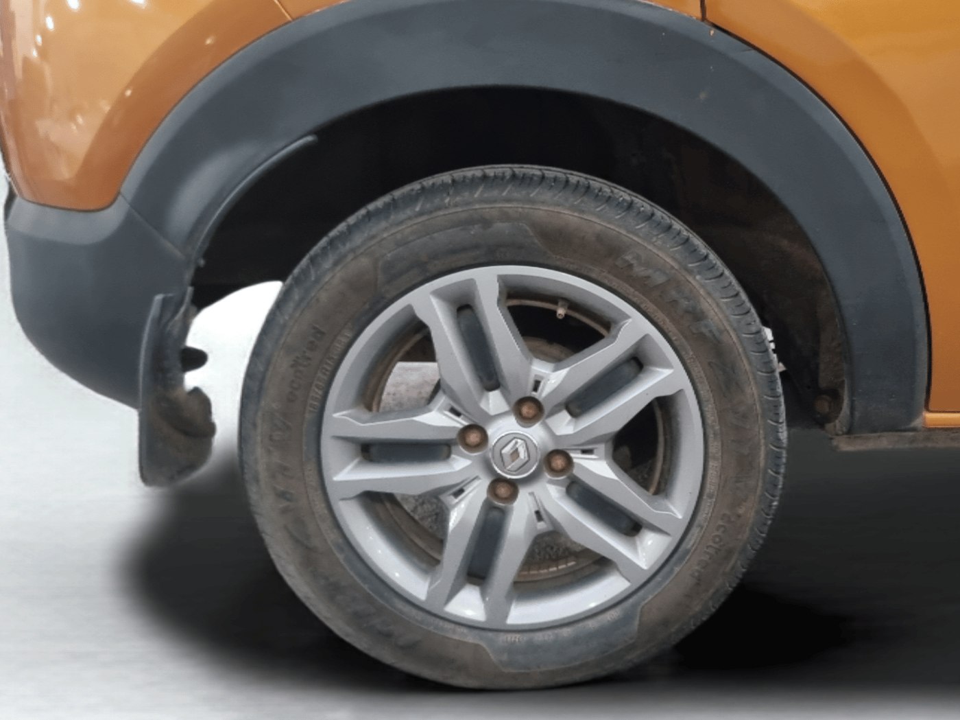2019 Renault TRIBER RXZ, Petrol, Manual, 86,800 km, Right Rear Wheel