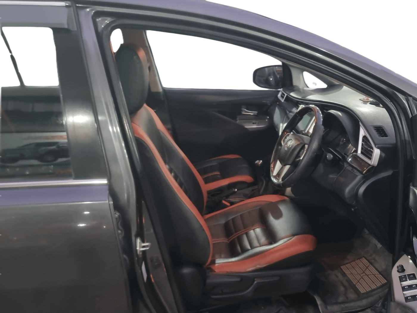 2017 Toyota Innova Crysta 2.4 VX 7 STR, Diesel, Manual, 1,38,979 km, Right Side Front Door Cabin