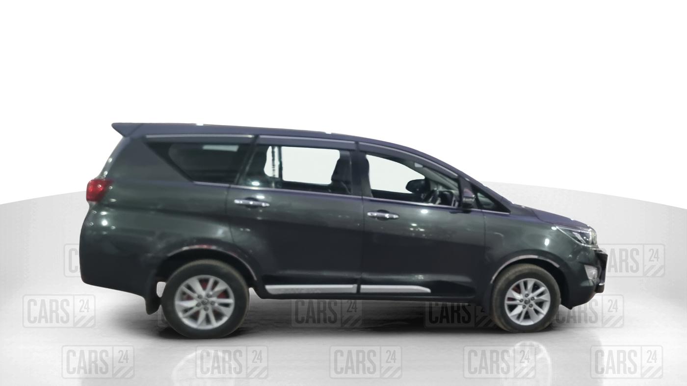 2017 Toyota Innova Crysta 2.4 VX 7 STR, Diesel, Manual, 1,38,979 km, Right Side View