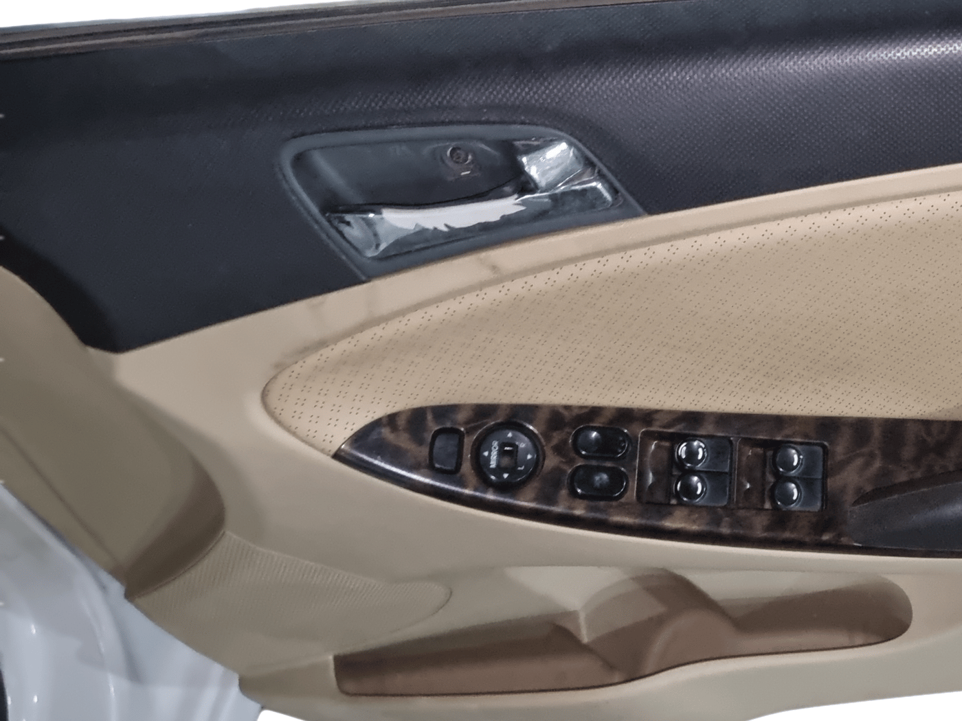 2014 Hyundai Verna FLUIDIC 1.6 VTVT SX AT, Petrol, Automatic, 82,440 km, Driver Side Door Panel Controls
