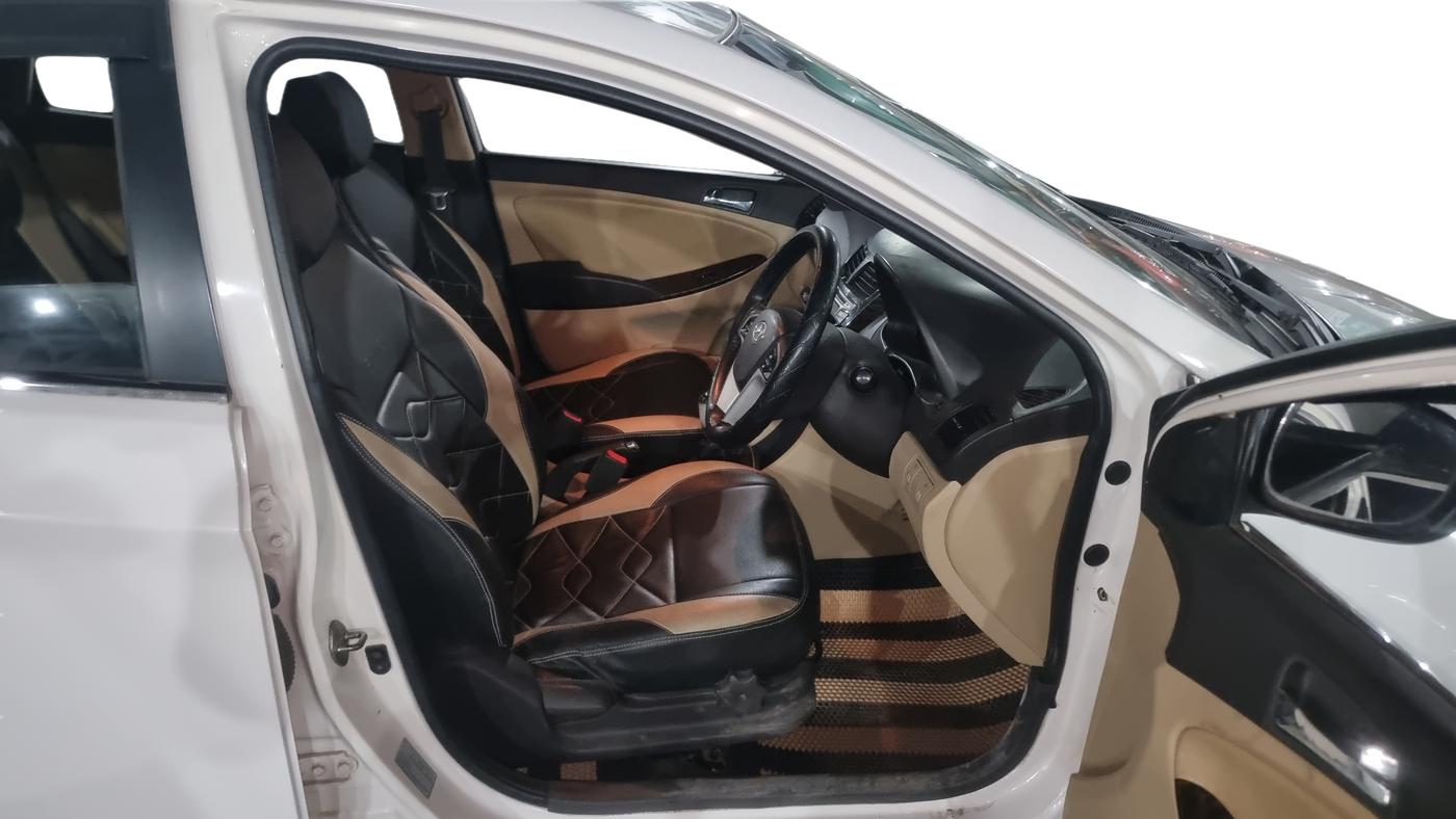 2014 Hyundai Verna FLUIDIC 1.6 VTVT SX AT, Petrol, Automatic, 82,440 km, Right Side Front Door Cabin