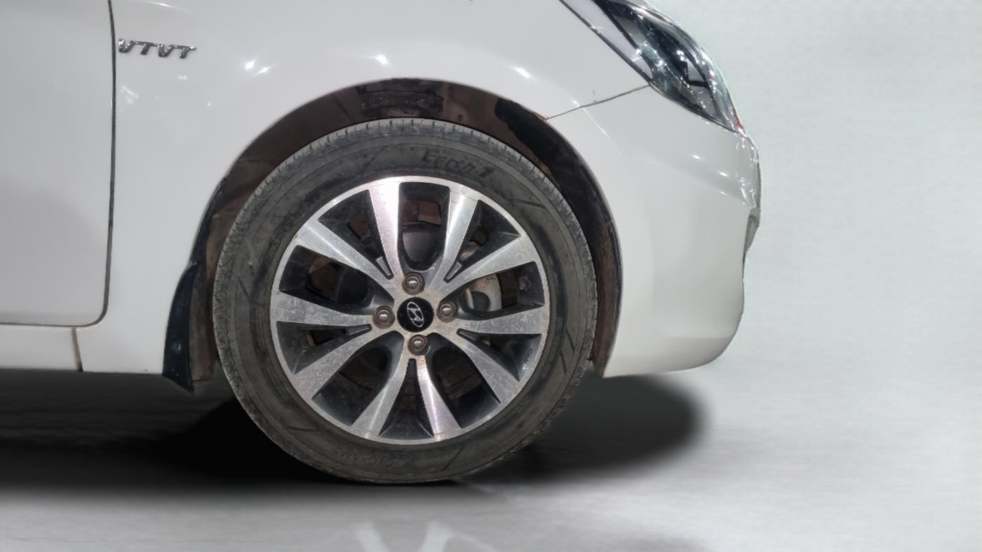 2014 Hyundai Verna FLUIDIC 1.6 VTVT SX AT, Petrol, Automatic, 82,440 km, Right Front Wheel