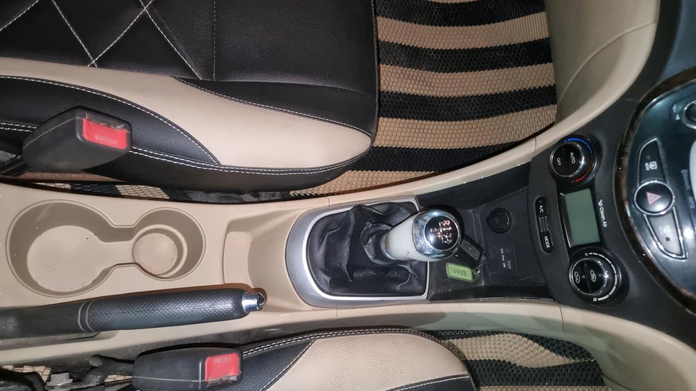 2014 Hyundai Verna FLUIDIC 1.6 VTVT SX AT, Petrol, Automatic, 82,440 km, Gear Lever