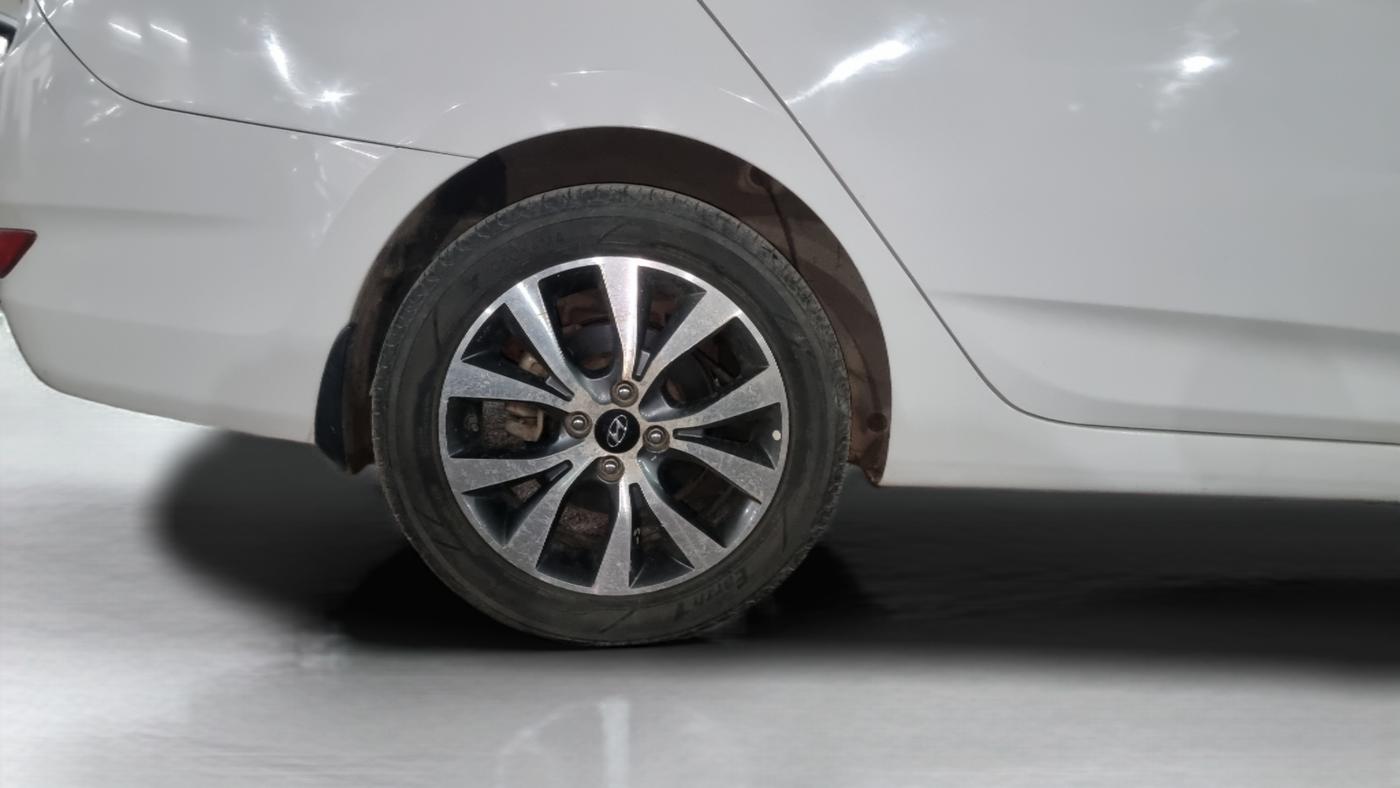 2014 Hyundai Verna FLUIDIC 1.6 VTVT SX AT, Petrol, Automatic, 82,440 km, Right Rear Wheel