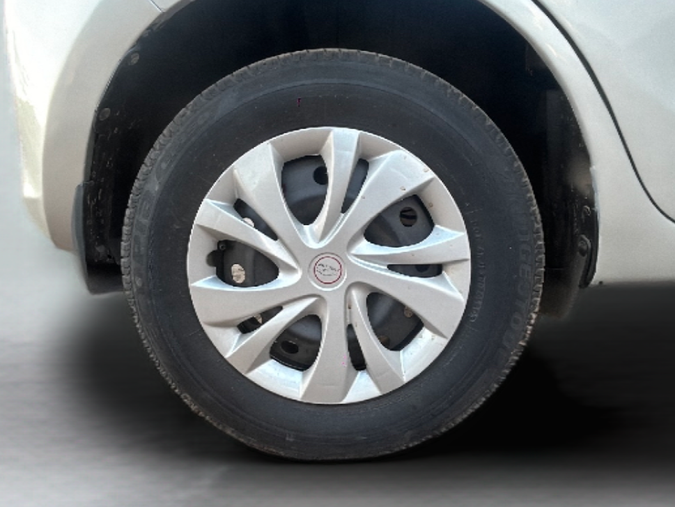 2019 Maruti Swift VXI, Petrol, Manual, 66,671 km, Right Rear Wheel