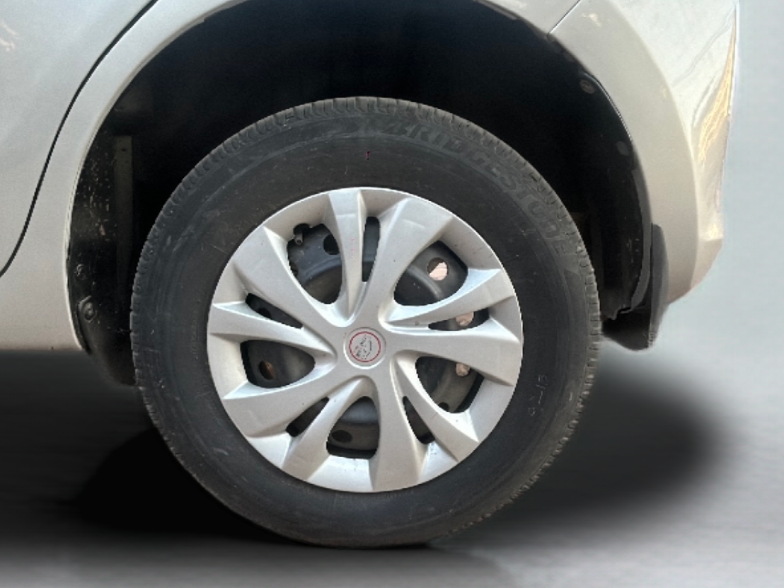 2019 Maruti Swift VXI, Petrol, Manual, 66,671 km, Left Rear Wheel