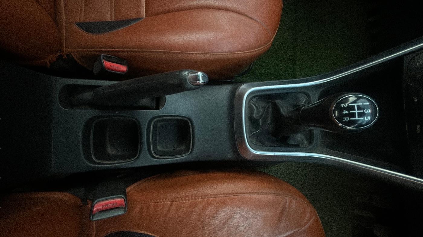 2018 Maruti S Cross ZETA 1.3, Diesel, Manual, 58,569 km, Gear Lever