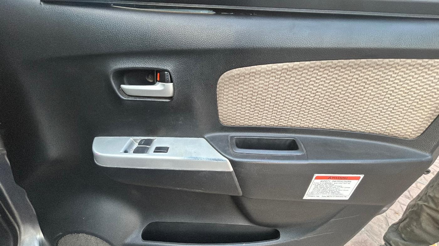 2017 Maruti Wagon R 1.0 LXI CNG, CNG, Manual, 55,594 km, Driver Side Door Panel Controls