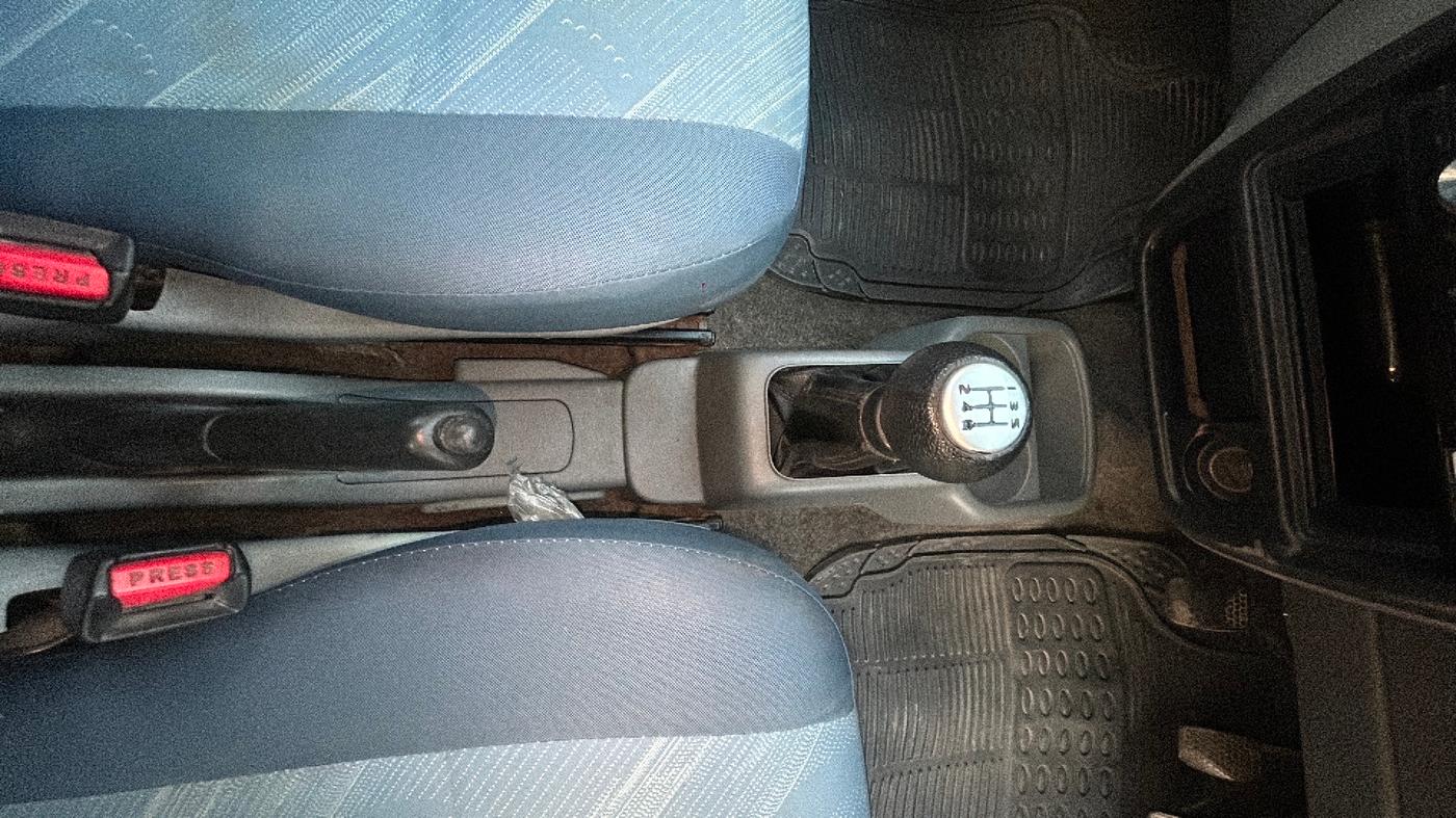 2013 Maruti Alto K10 VXI, Petrol, Manual, 72,107 km, Gear Lever