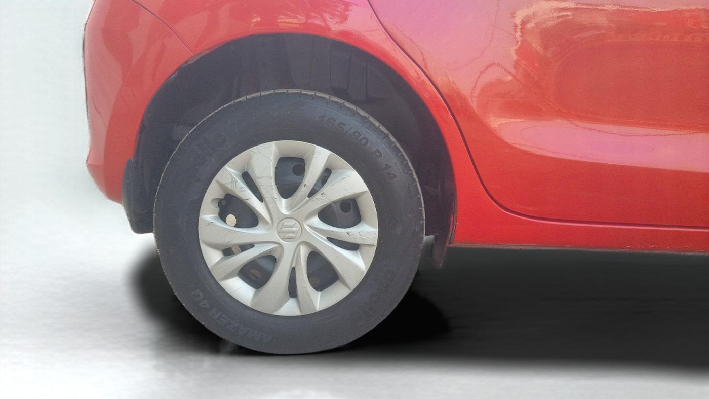 2019 Maruti Swift VDI, Diesel, Manual, 61,400 km, Right Rear Wheel