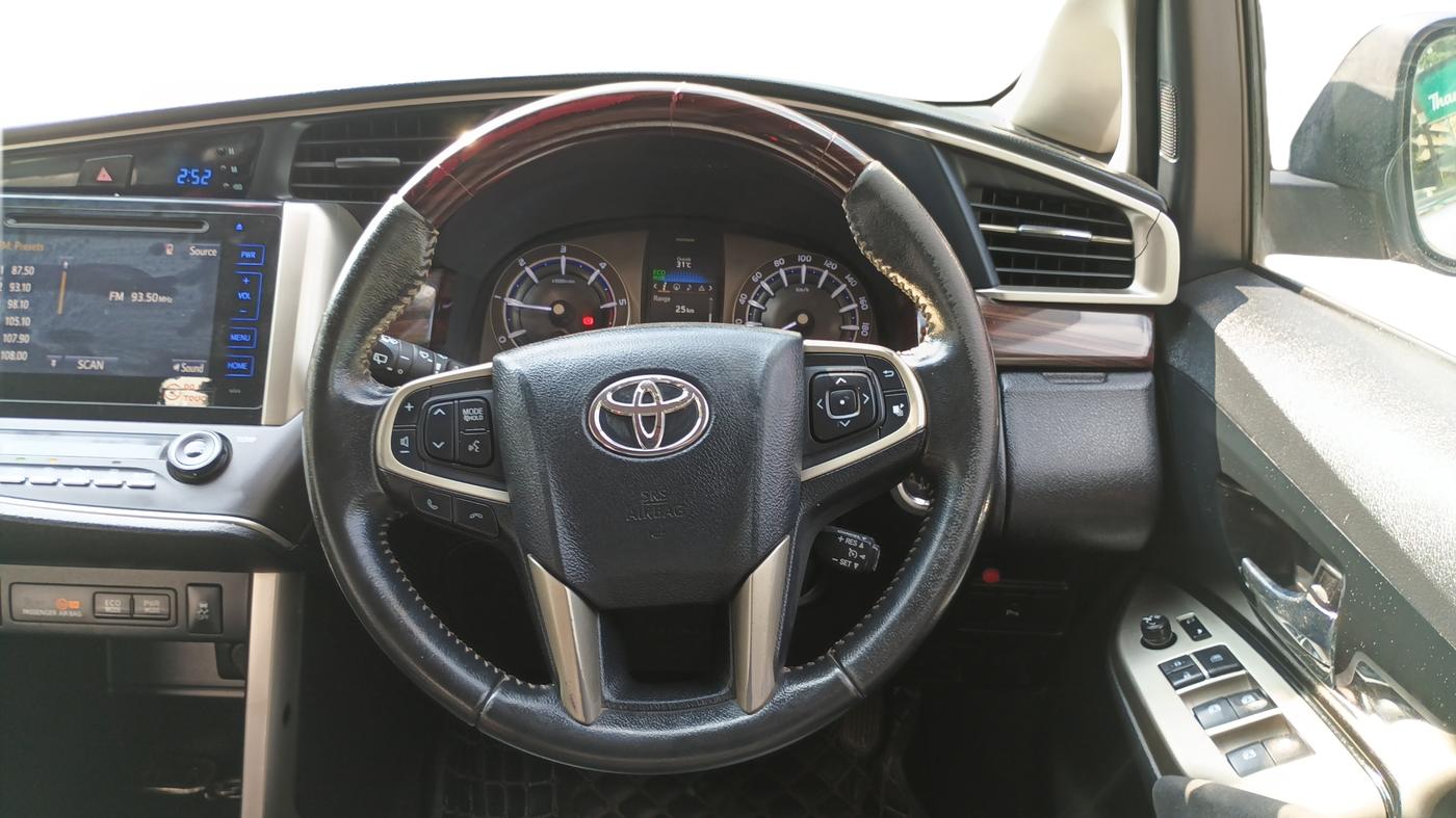 2017 Toyota Innova Crysta 2.4 ZX 7 STR, Diesel, Manual, 1,94,485 km, Steering Wheel Close Up
