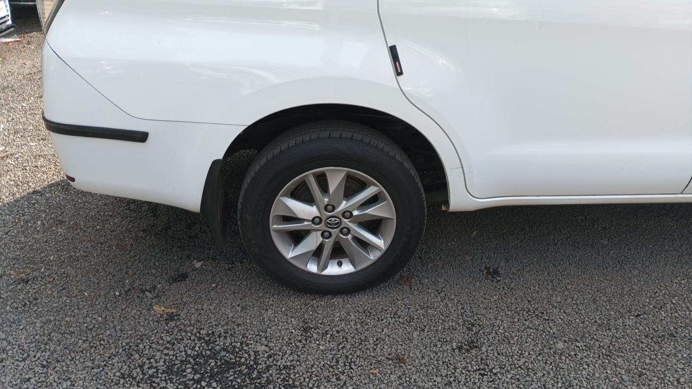 2017 Toyota Innova Crysta 2.4 ZX 7 STR, Diesel, Manual, 1,94,485 km, Right Rear Wheel