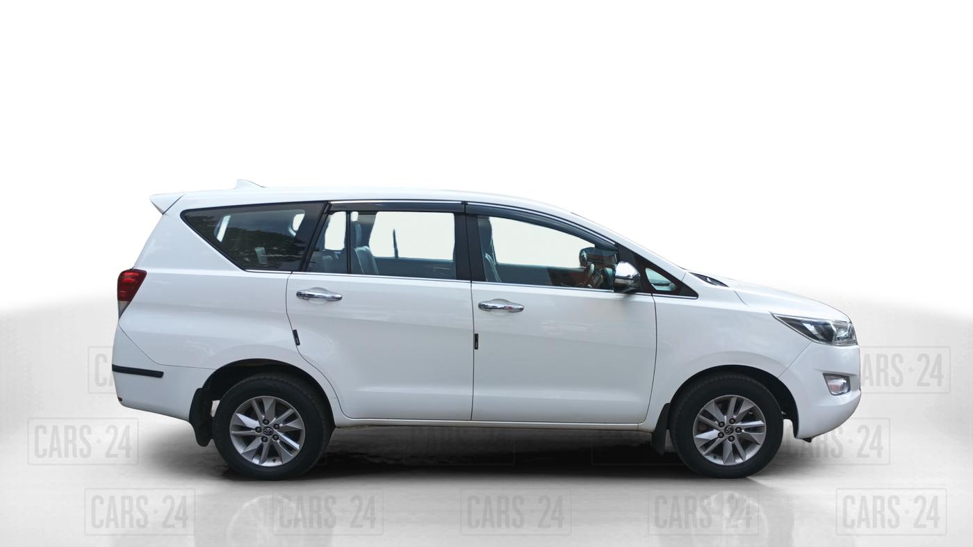 2017 Toyota Innova Crysta 2.4 ZX 7 STR, Diesel, Manual, 1,94,485 km, Right Side View