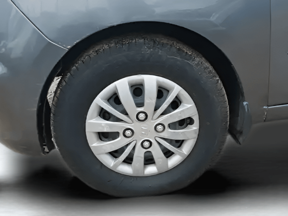 2013 Hyundai i10 SPORTZ 1.2, Petrol, Manual, 1,08,337 km, Left Front Wheel
