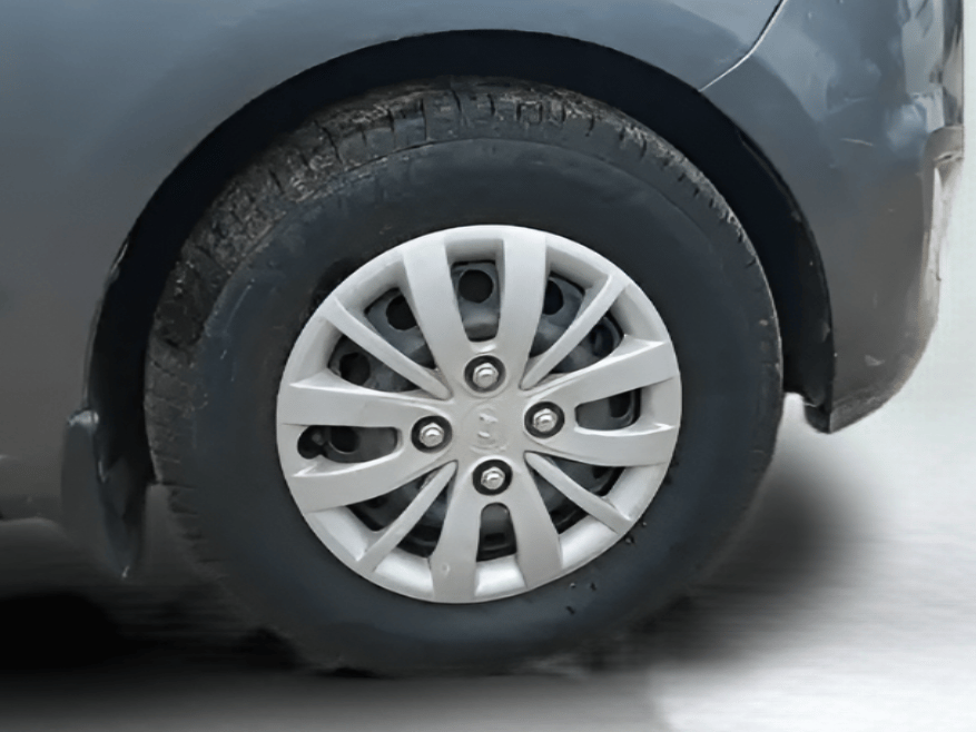 2013 Hyundai i10 SPORTZ 1.2, Petrol, Manual, 1,08,337 km, Right Front Wheel