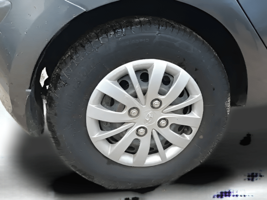 2013 Hyundai i10 SPORTZ 1.2, Petrol, Manual, 1,08,337 km, Right Rear Wheel