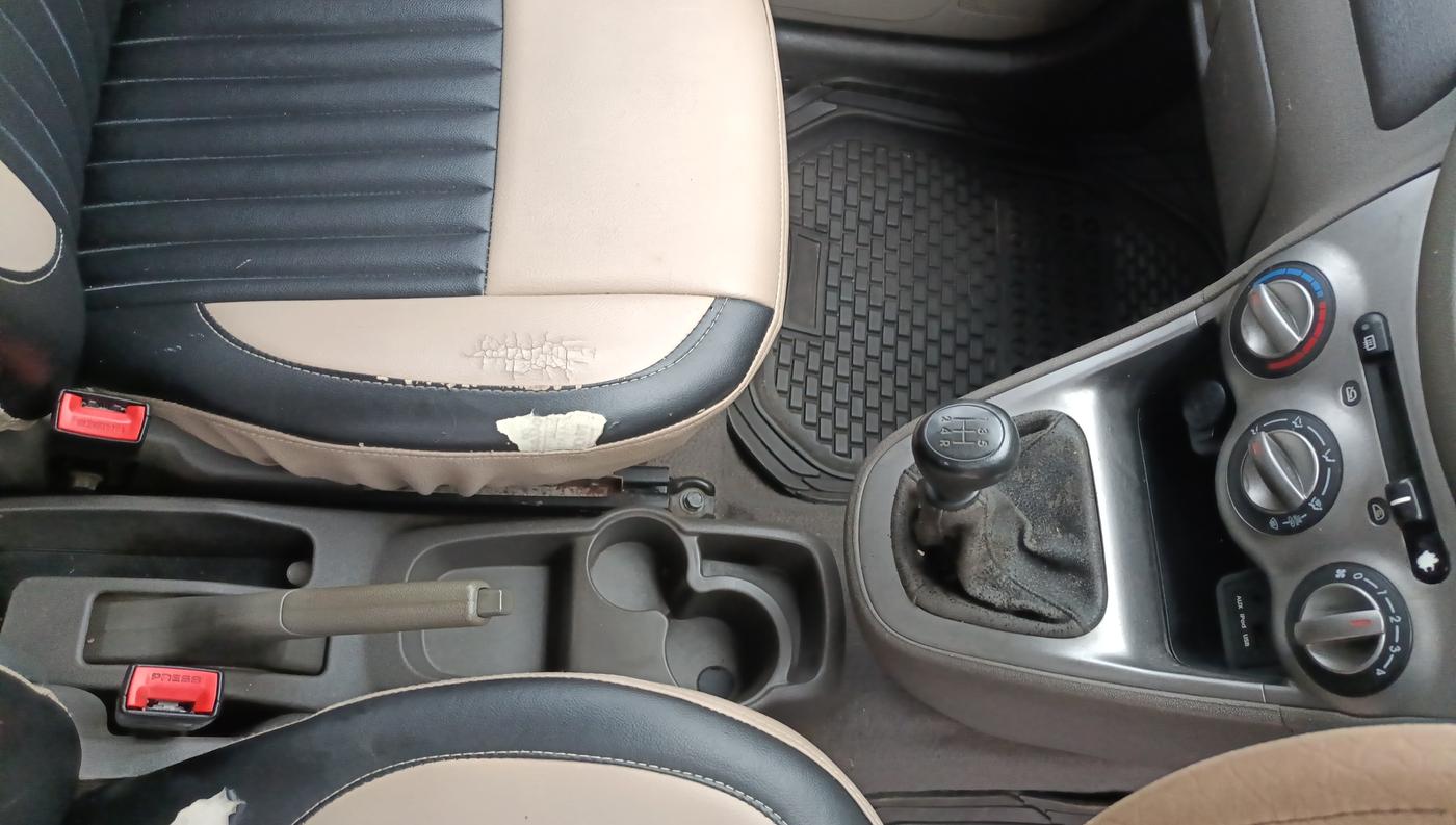 2013 Hyundai i10 SPORTZ 1.2, Petrol, Manual, 1,08,337 km, Gear Lever