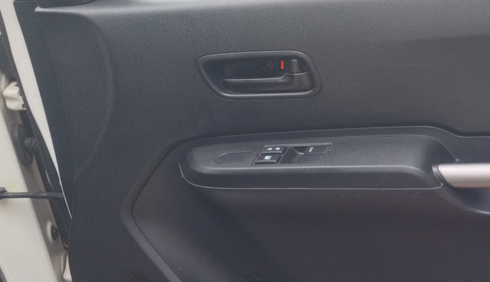 2021 Maruti IGNIS SIGMA 1.2, Petrol, Manual, 77,536 km, Driver Side Door Panel Controls
