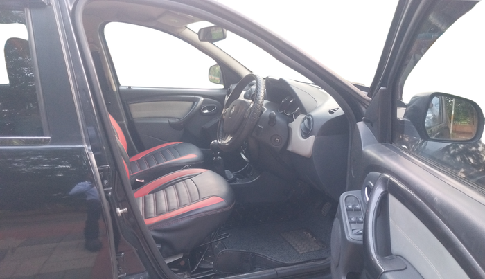 2014 Renault Duster 110 PS RXL ADVENTURE, Diesel, Manual, 1,01,200 km, Right Side Front Door Cabin