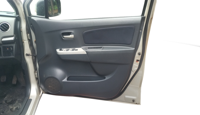 2011 Maruti Wagon R 1.0 VXI, Petrol, Manual, 73,971 km, Driver Side Door Panel Controls