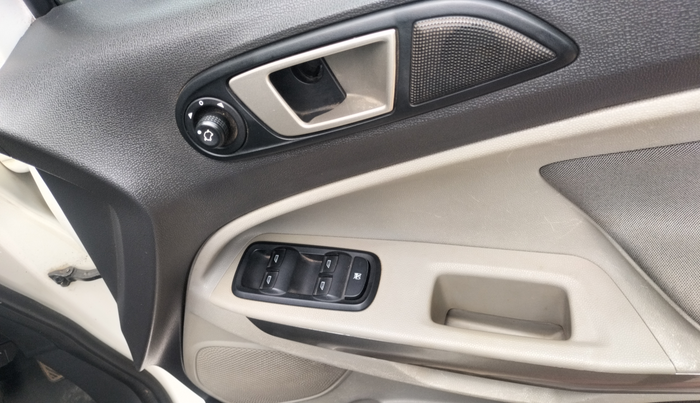 2015 Ford Ecosport AMBIENTE 1.5L DIESEL, Diesel, Manual, 1,49,606 km, Driver Side Door Panel Controls