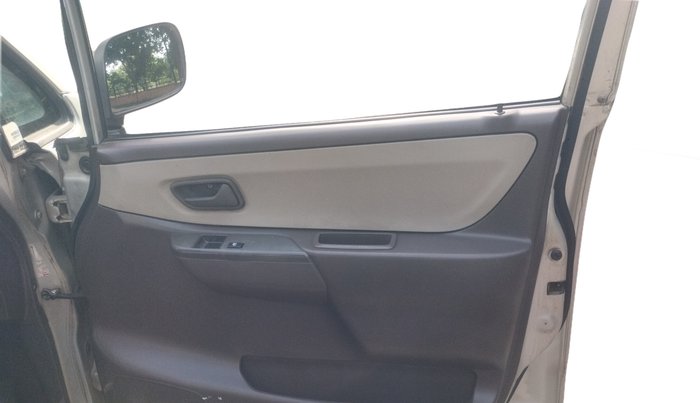 2010 Maruti Zen Estilo LXI, Petrol, Manual, 75,670 km, Driver Side Door Panel Controls