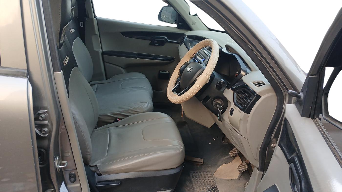 2016 Mahindra Kuv100 K2 D 6 STR, Diesel, Manual, 86,855 km, Right Side Front Door Cabin