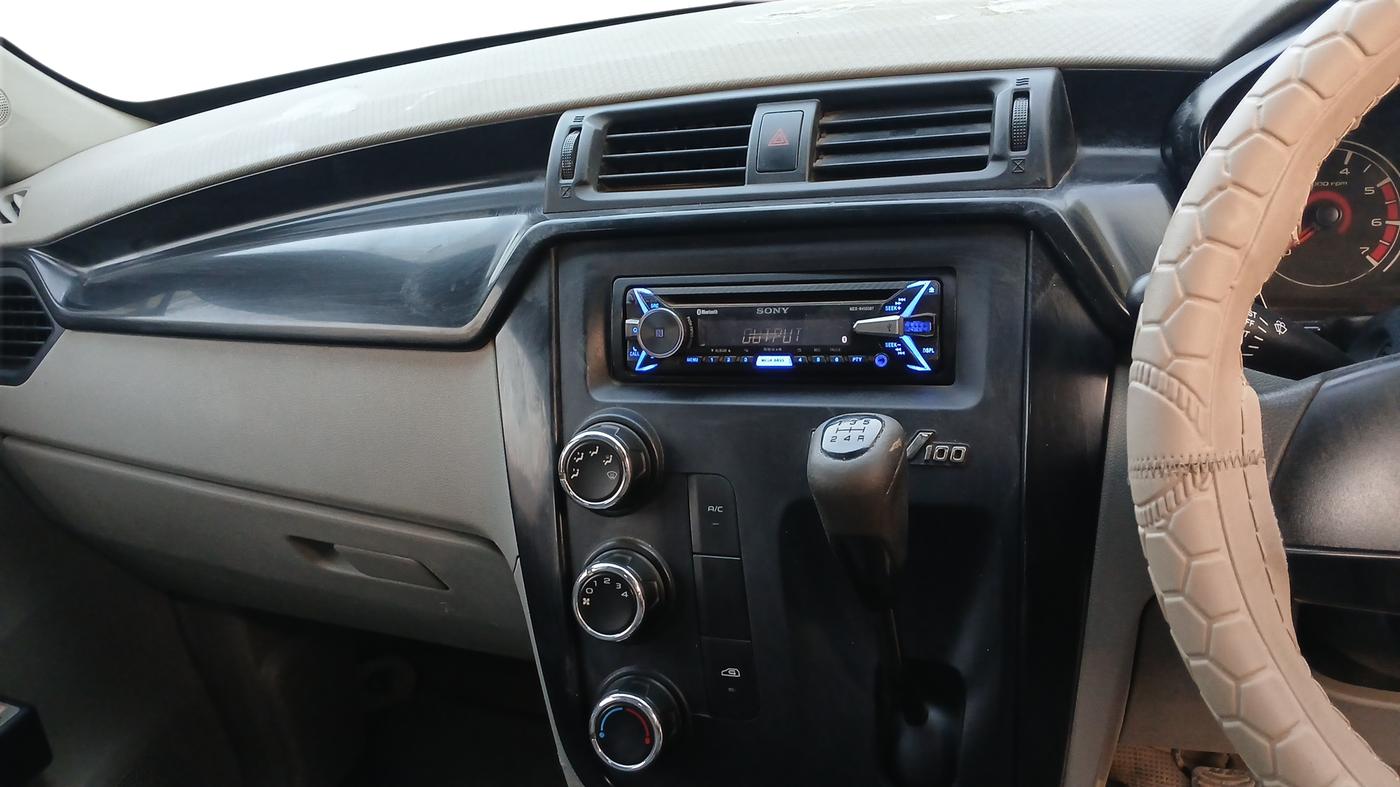 2016 Mahindra Kuv100 K2 D 6 STR, Diesel, Manual, 86,855 km, Gear Lever